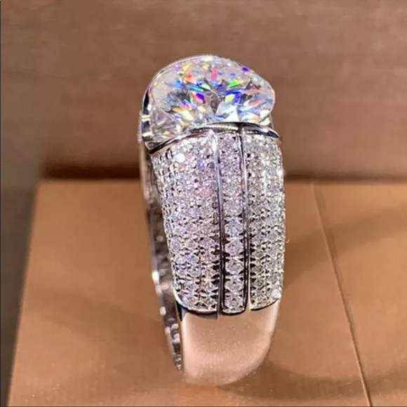 HALO 925 STERLING SILVER DIAMOND RING, CUTE RING, SHINY RING. - Picture 4 of 6